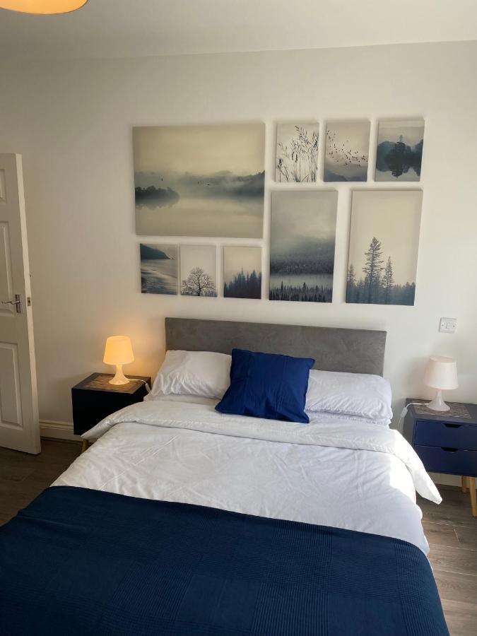35 Mins To Central London. 3 Bedrooms. 2 Bathrooms With Garden ภายนอก รูปภาพ