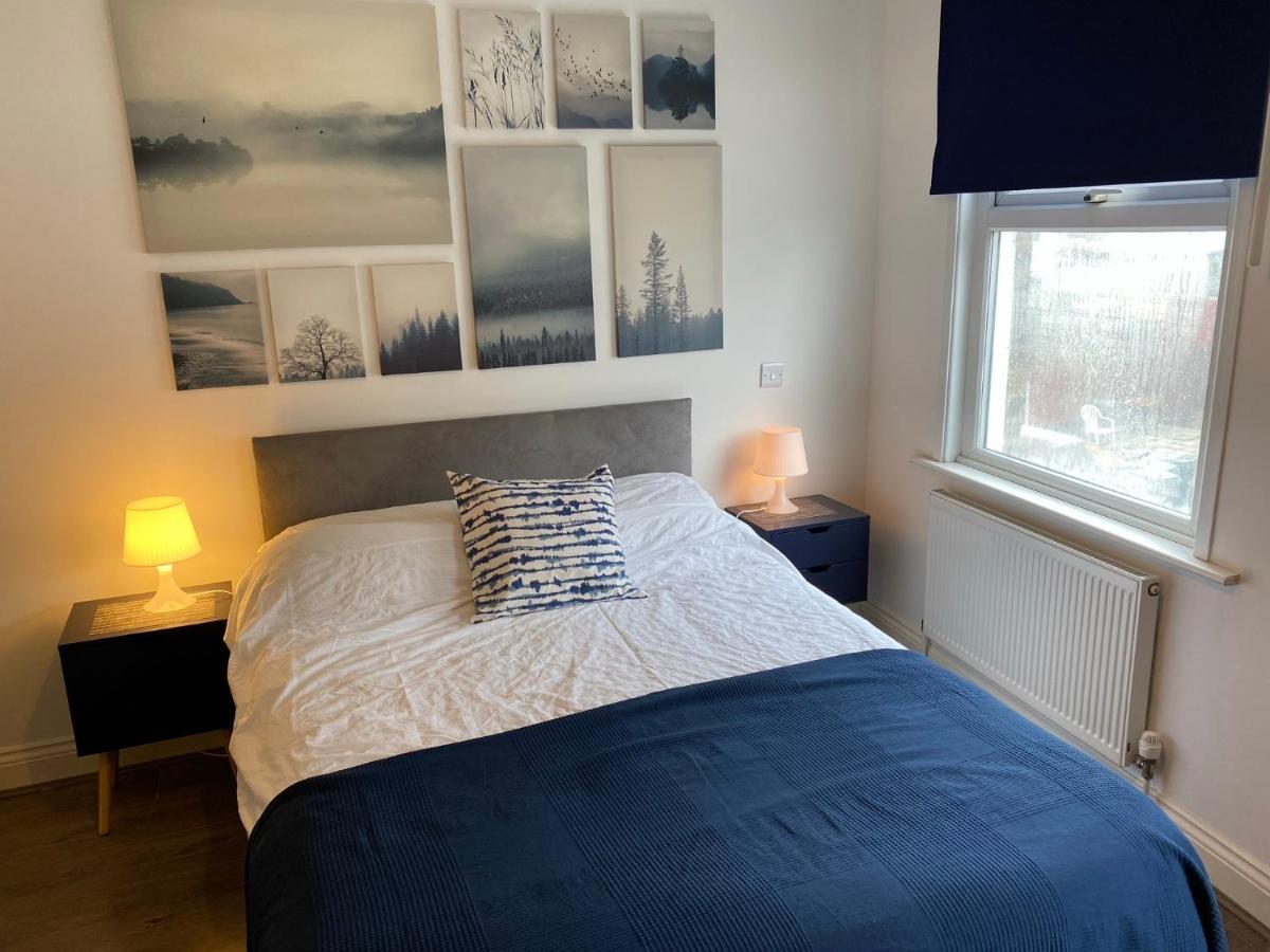 35 Mins To Central London. 3 Bedrooms. 2 Bathrooms With Garden ภายนอก รูปภาพ